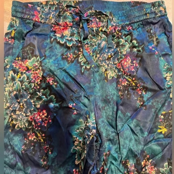 Johnny Was silk floral lounge pant - Picture 3 of 5